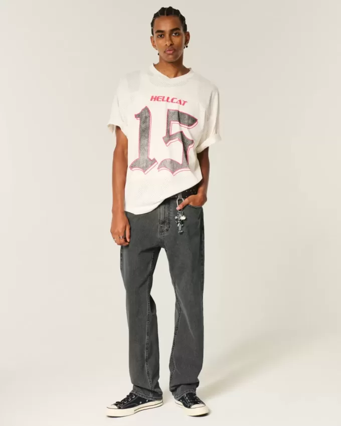 Verwaschene schwarze, lockere Jeans