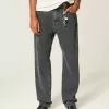 Verwaschene schwarze, lockere Jeans