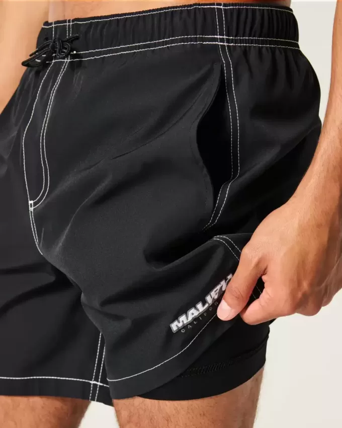 Volley-Badehose bis zur Mitte des Oberschenkels