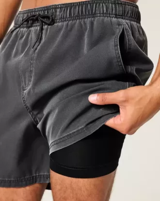 Volley-Badehose bis zur Mitte des Oberschenkels