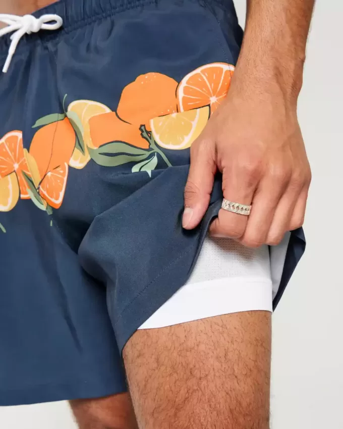 Volley-Badehose bis zur Mitte des Oberschenkels