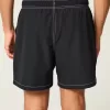 Volley-Badehose bis zur Mitte des Oberschenkels