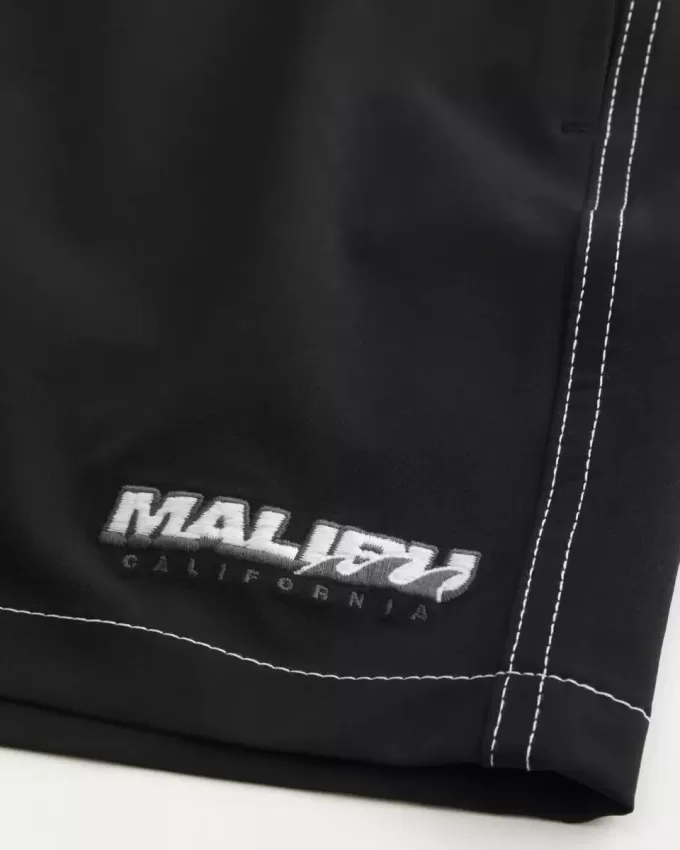 Volley-Badehose bis zur Mitte des Oberschenkels