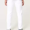 Weiße, sportliche Röhrenjeans