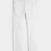 Weiße, sportliche Röhrenjeans