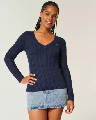 Zopfmuster-Pullover mit V-Ausschnitt und Symbol