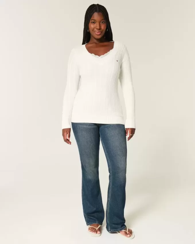 Zopfmuster-Pullover mit V-Ausschnitt und Symbol