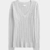 Zopfmuster-Pullover mit V-Ausschnitt und Symbol