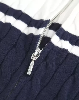 Zopfmusterpullover mit Stehkragen und Reißverschluss