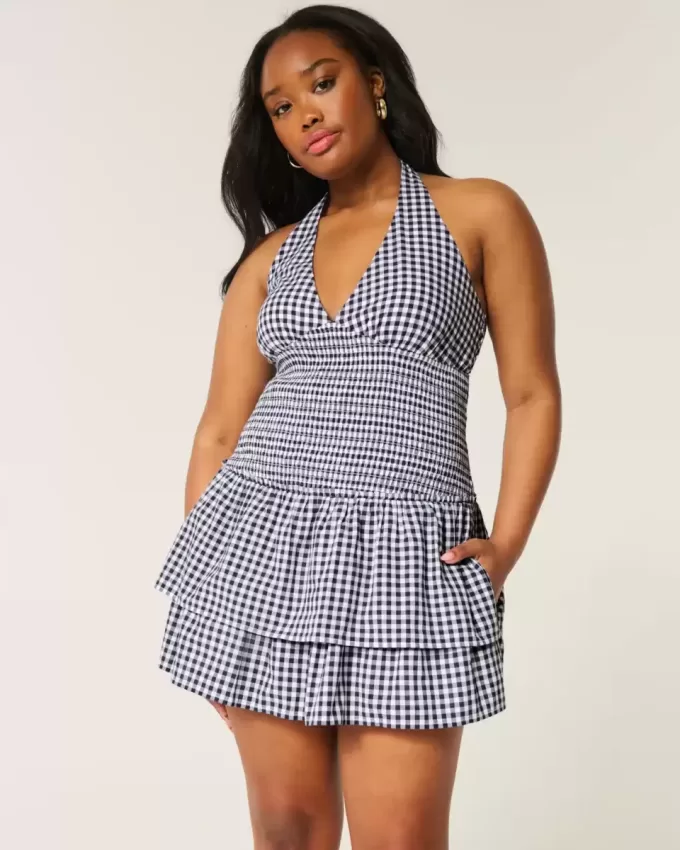 Zweilagiges, gesmoktes Neckholder-Skortkleid